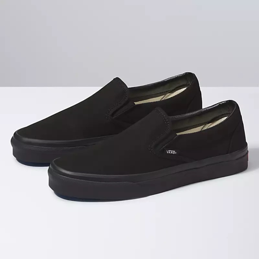 New Vans Authentic Black Slip On’s 9.5